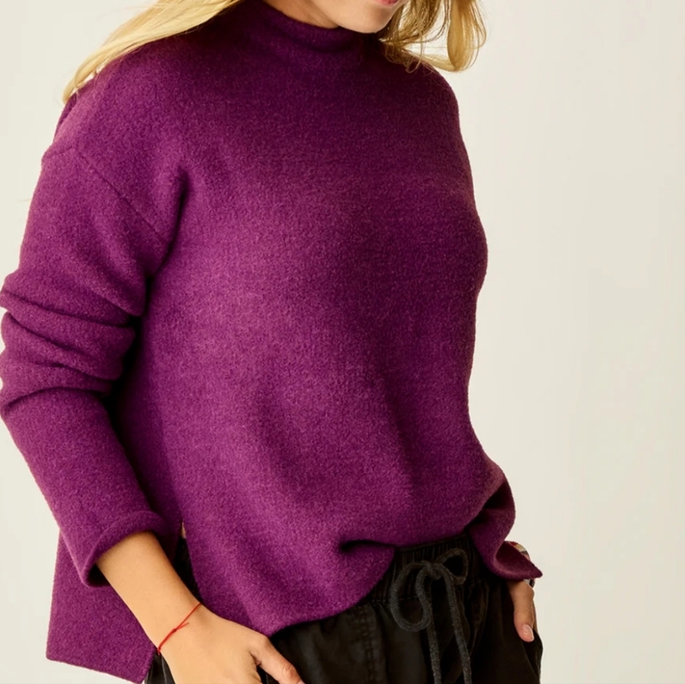 NWOT Vertical Design Cashmere Crew Neck Sweater